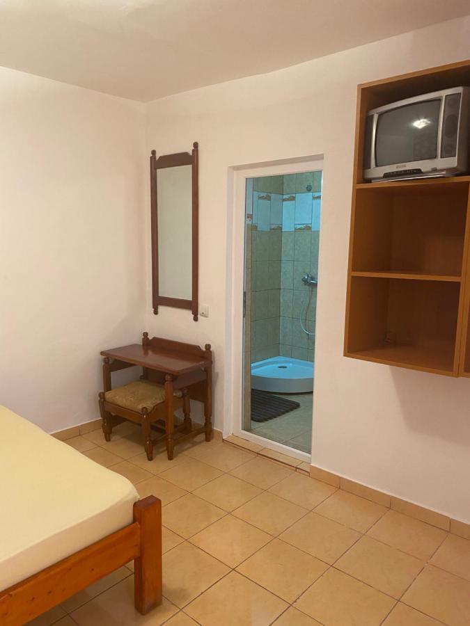 Hotel Vila Gino à Costinesti Extérieur photo